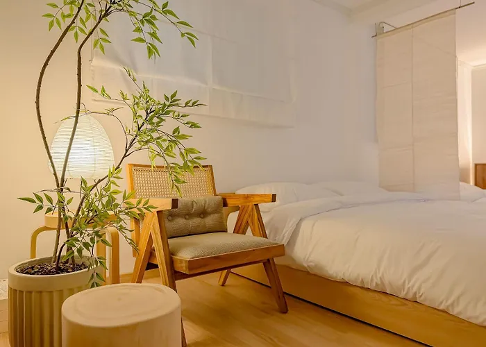 New Hongdae Yeonnam Cozy 2br 5min Airport Bus * Seoel