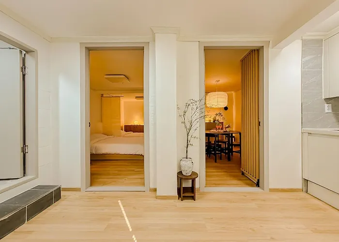 Villa New Hongdae Yeonnam Cozy 2br 5min Airport Bus Seoel