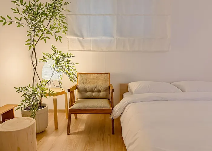 New Hongdae Yeonnam Cozy 2br 5min Airport Bus *