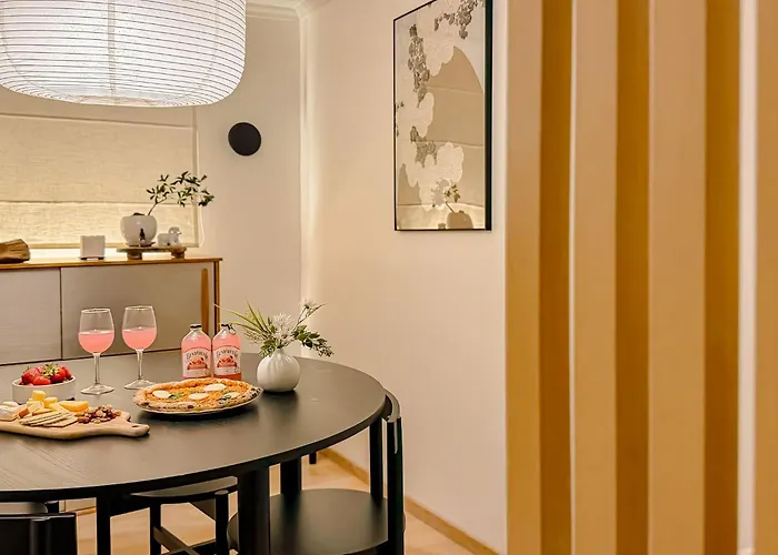 New Hongdae Yeonnam Cozy 2br 5min Airport Bus Villa