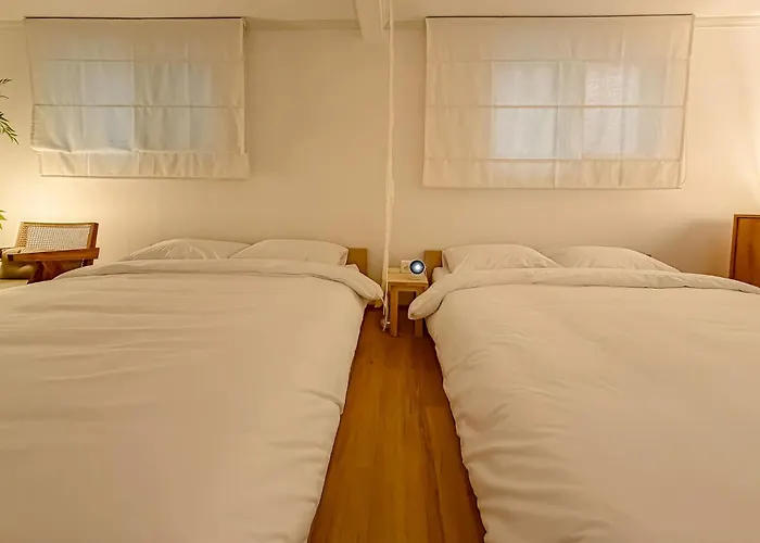 New Hongdae Yeonnam Cozy 2br 5min Airport Bus Villa