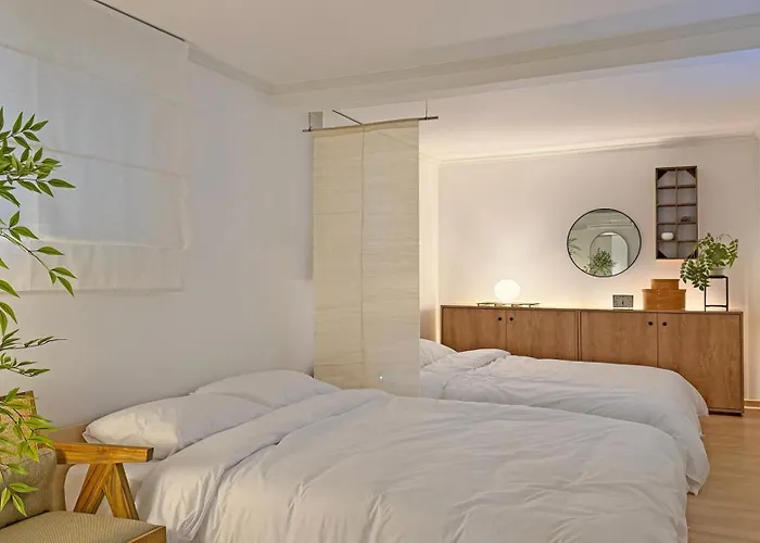 New Hongdae Yeonnam Cozy 2br 5min Airport Bus * Seoel