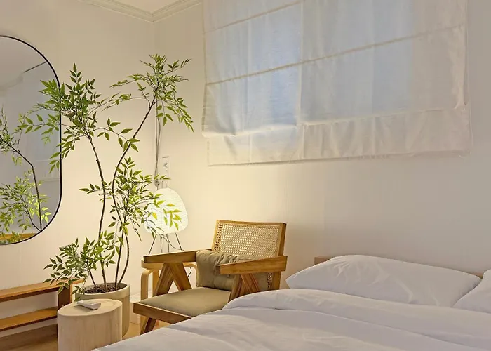 New Hongdae Yeonnam Cozy 2br 5min Airport Bus Villa