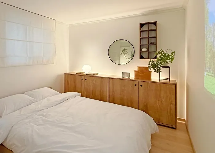 New Hongdae Yeonnam Cozy 2br 5min Airport Bus Seoel
