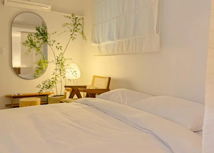 New Hongdae Yeonnam Cozy 2br 5min Airport Bus Villa Seoel