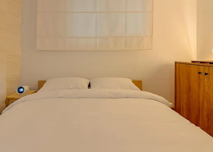 New Hongdae Yeonnam Cozy 2br 5min Airport Bus Villa *