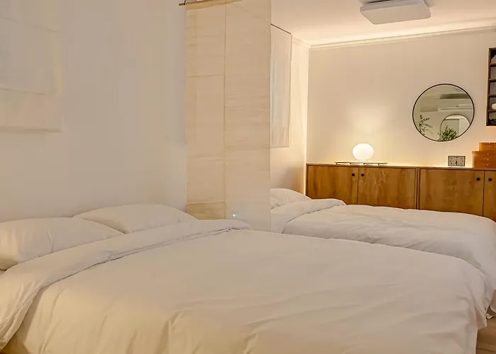 New Hongdae Yeonnam Cozy 2br 5min Airport Bus Villa