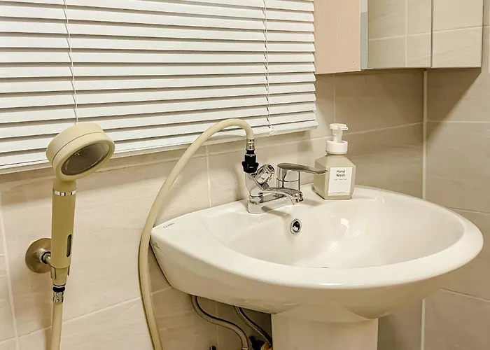 New Hongdae Yeonnam Cozy 2br 5min Airport Bus Seoel